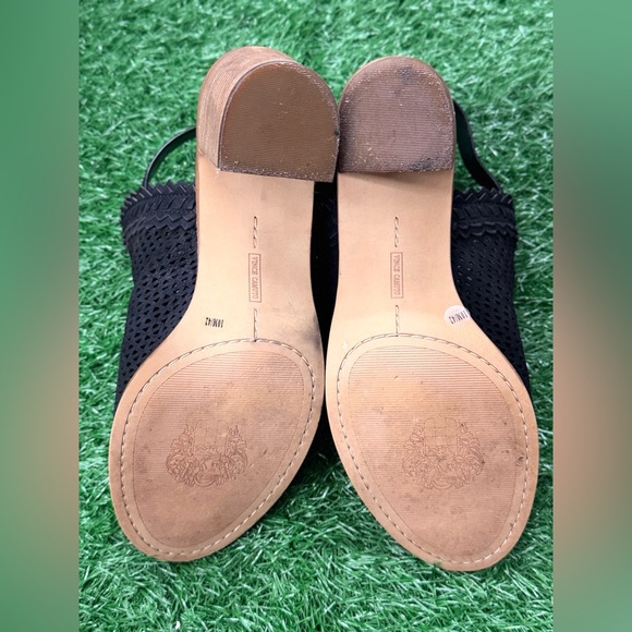 Vince Camuto Ladies Sandals - Picture 3 of 5